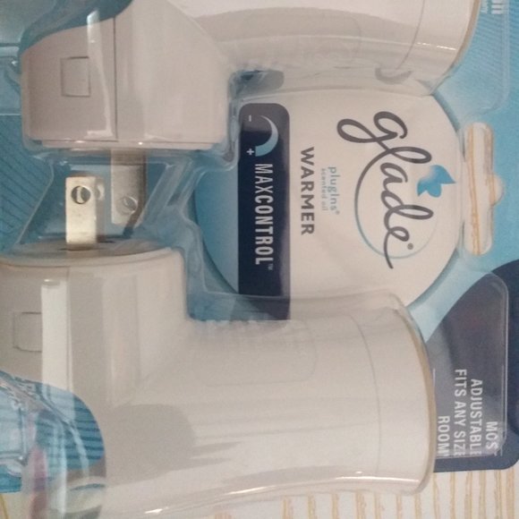 *New - Glade PlugIns Air Freshener Warmer, Scented and Essential Oils, 2 Count* - Picture 2 of 3